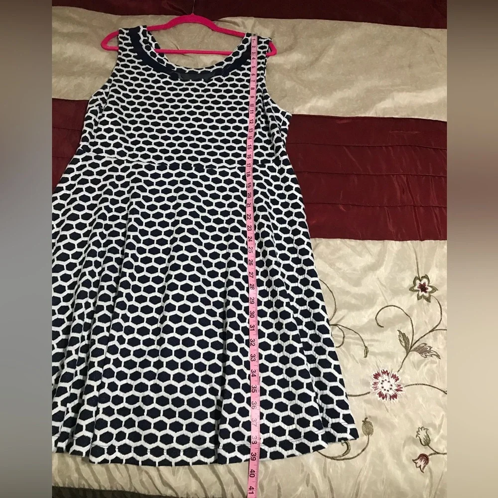 Dress - Picture 8 of 10